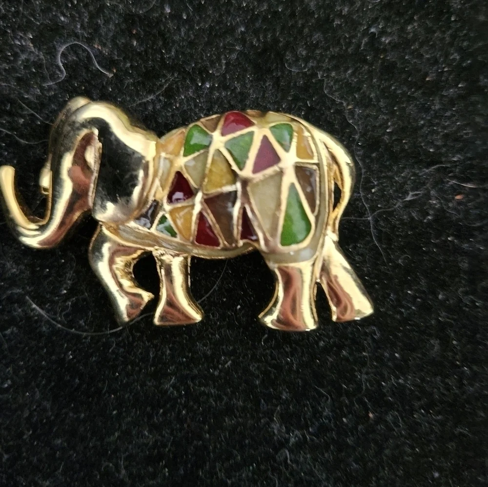 Pretty elephant brooch